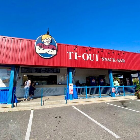 Ti-Oui Snack Bar - Burgers, Sandwiches Restaurants in Quebec