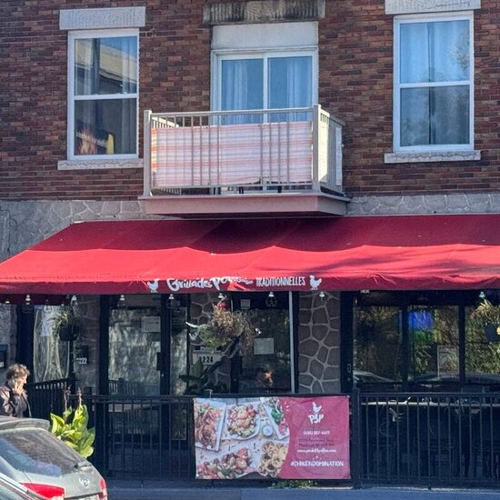 Poulet 3 Pattes - Poutine, Breakfast Restaurants in Montreal