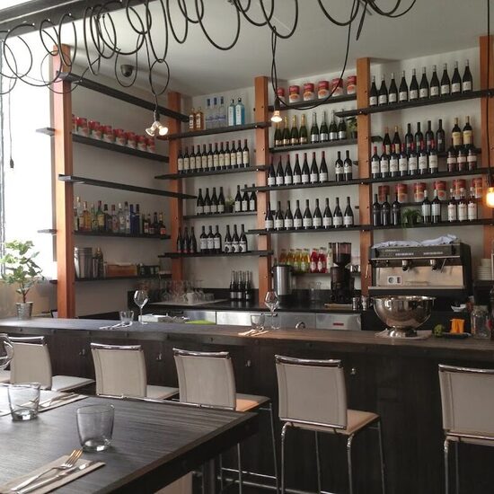 Monsieur Cafe & Vins - Restaurants in Montreal