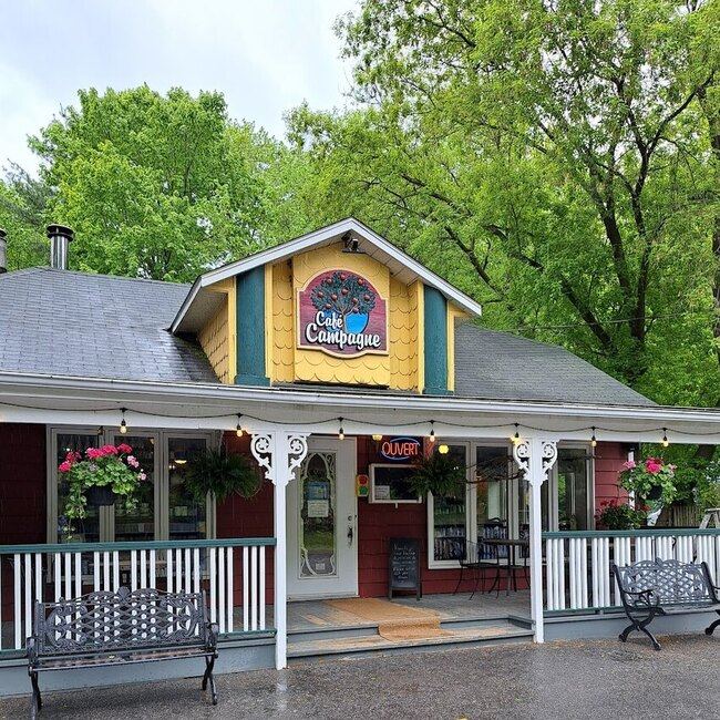 Caf&eacute; Champagne - Vaudreuil-Dorion Terrace Restaurants