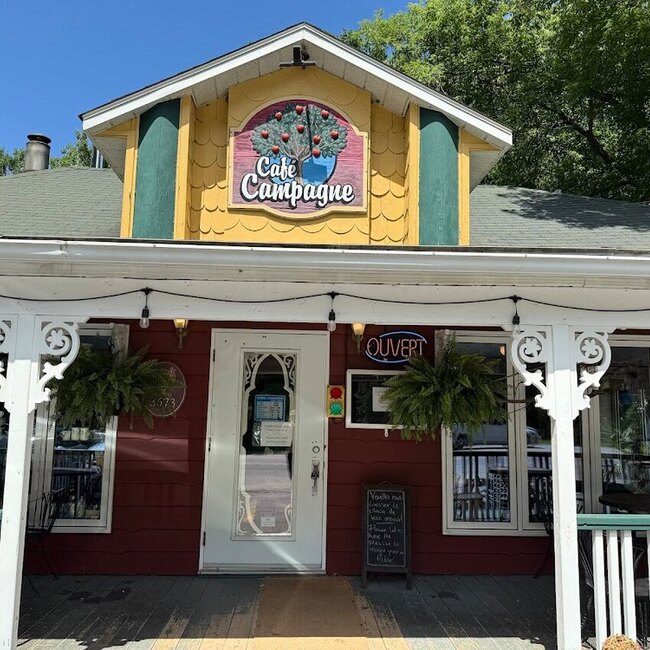 Caf&eacute; Champagne - Vaudreuil-Dorion Terrace Restaurants