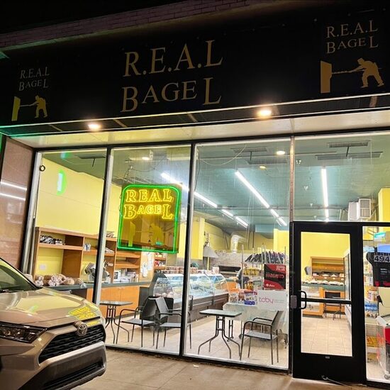 R.E.A.L. Bagel Decarie - Restaurants in Montreal