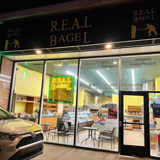 R.E.A.L. Bagel Decarie - Restaurants de Montréal
