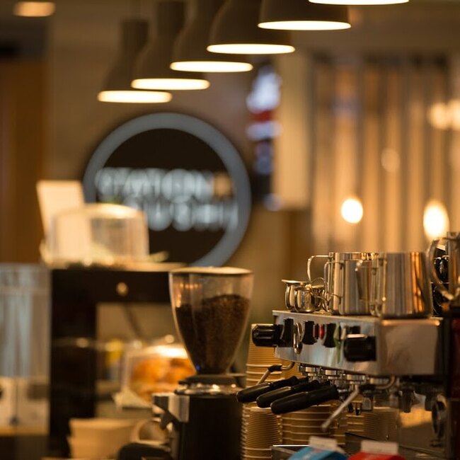 Hinnawi Bros Bagel & Caf&eacute; - Restaurants pr&egrave;s de: H3B3C4