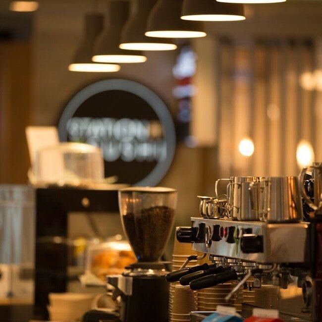 Hinnawi Bros Bagel & Caf&eacute; - Downtown Breakfast Open Lunch Restaurants