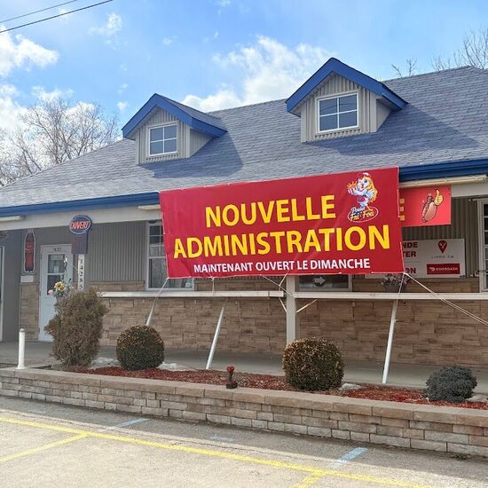 Casse-Croute de la Riviere du Nord - Breakfast, Poutine, American Restaurants in Montreal
