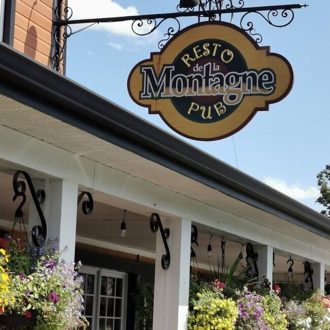 Resto-Pub de la Montagne - Laurentians (North Shore) Pub Food
