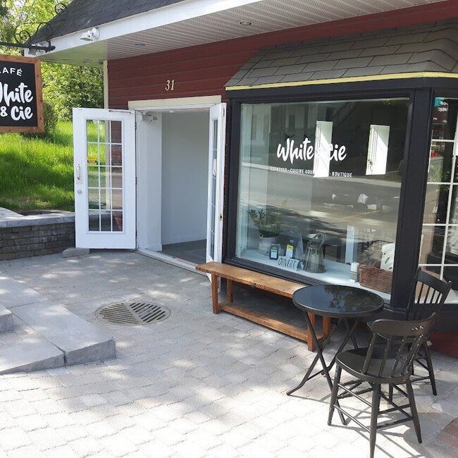 Caf&eacute; White Et Compagnie - Saint-Sauveur Open Now Restaurants
