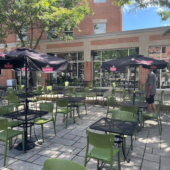 Vert Vert Café Bistro - Restaurants près de: J7Z5L1