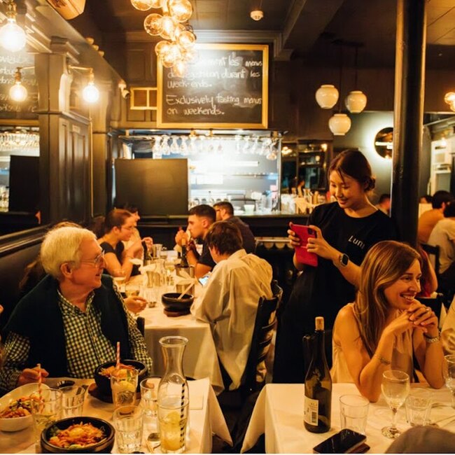 Restaurant Cor&eacute;en Luna - Restaurants Cor&eacute;ens, Bor&eacute;als pr&egrave;s de: H2V4E4