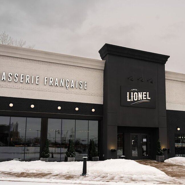 Chez Lionel - Sainte-Th&eacute;r&egrave;se Open Now Restaurants