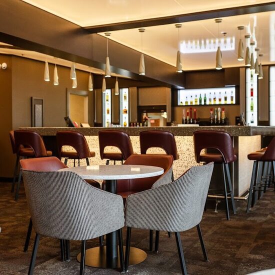 Resto-bar/Terrasse Le 171 - Parking Available Restaurants in Quebec