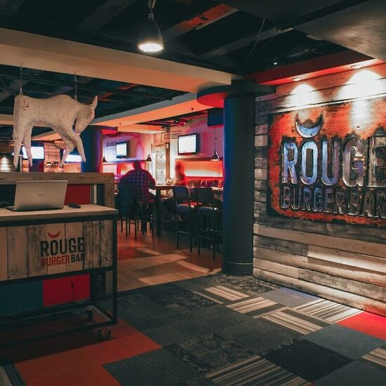 Rouge Burger Bar Chicoutimi: Menu, Reviews & Reserve (2026)