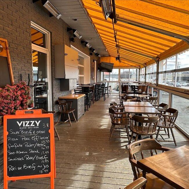 Bistro bar du parc - Restaurants pr&egrave;s de: J7Y4E5