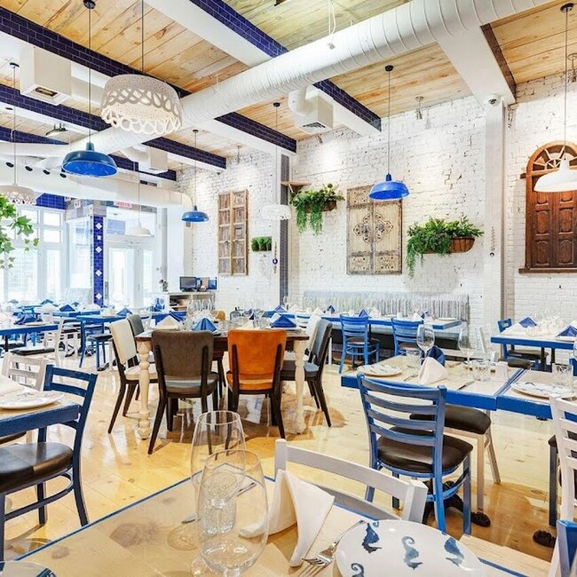 Petros Taverne Grecque - Restaurants Grecs Montr&eacute;al