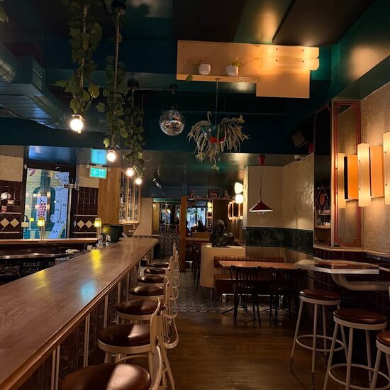 vinvinvin - Restaurants près de: H2R1T3