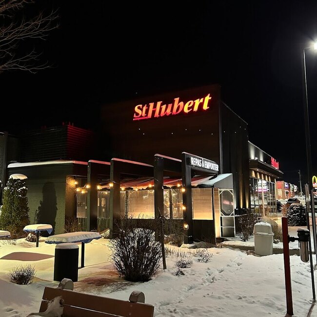 R&ocirc;tisserie St-Hubert - Restaurants pr&egrave;s de: G9N1X2
