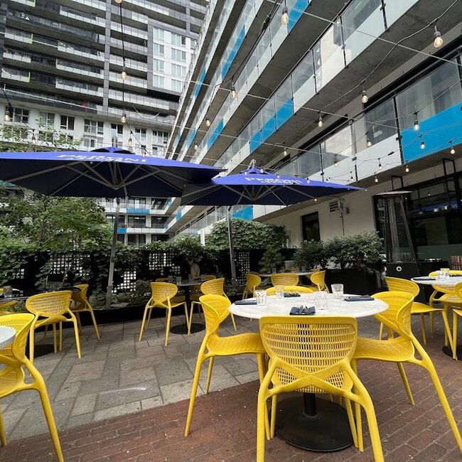 Mano Cornuto - Poutine, Tea, Cafés Restaurants Near: H3C2B2