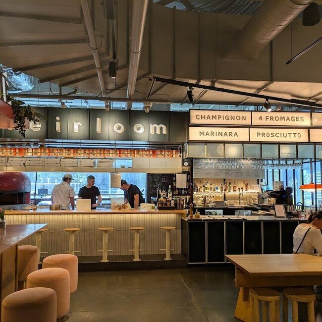 Heirloom Vin & Pizza - Pizza Restaurants in Quartier des Spectacles