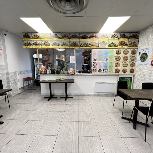 Fr&egrave;res Restaurant -  Restaurants Near: H1V1K4