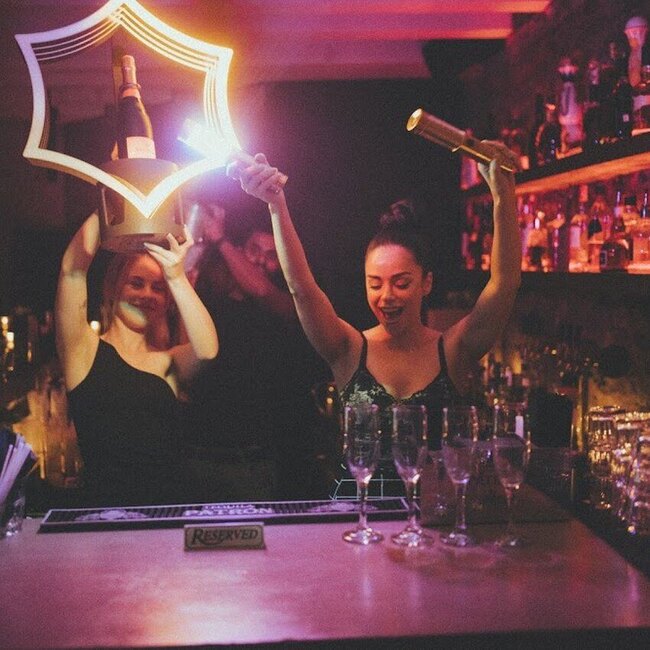 212 - Montreal - Restaurants pr&egrave;s de: H2Y2G3