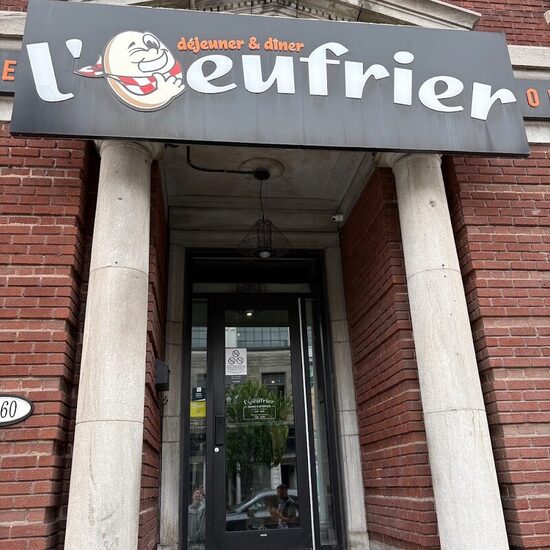 L'Oeufrier - Restaurants Poutines de Montréal-Est