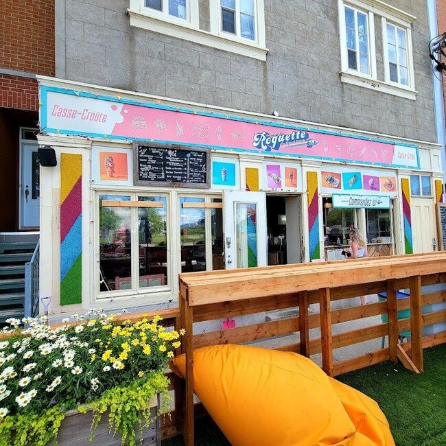 Casse-cro&ucirc;te Roquette - Poutine, BBQ Restaurants in Quebec