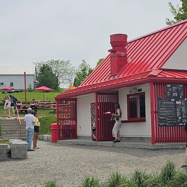 Casse-Cro&ucirc;te chez Mag - Casse-Croute/Snack Bars, Poutine Restaurants in Quebec
