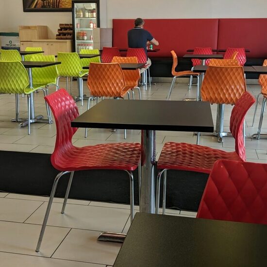 Amir - Restaurants Entrée accessible aux fauteuils roulants de Duvernay