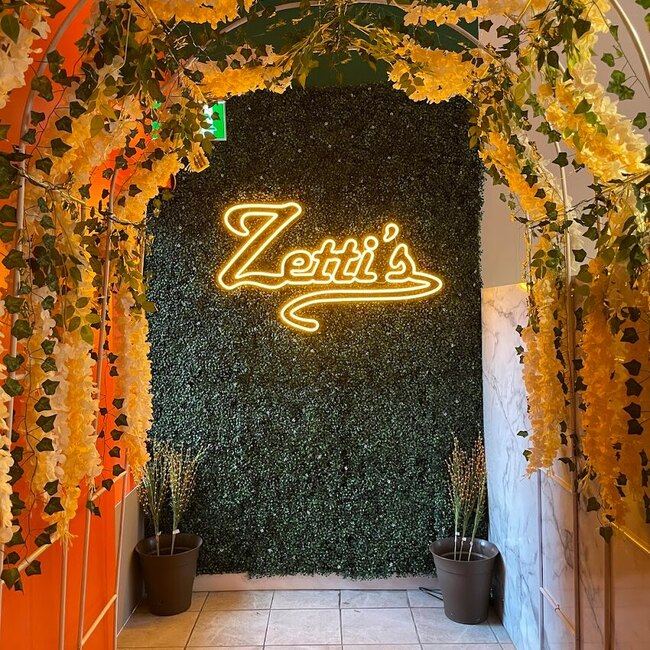 Zettis crémerie - Ice Cream Restaurants Near: H3B4E8