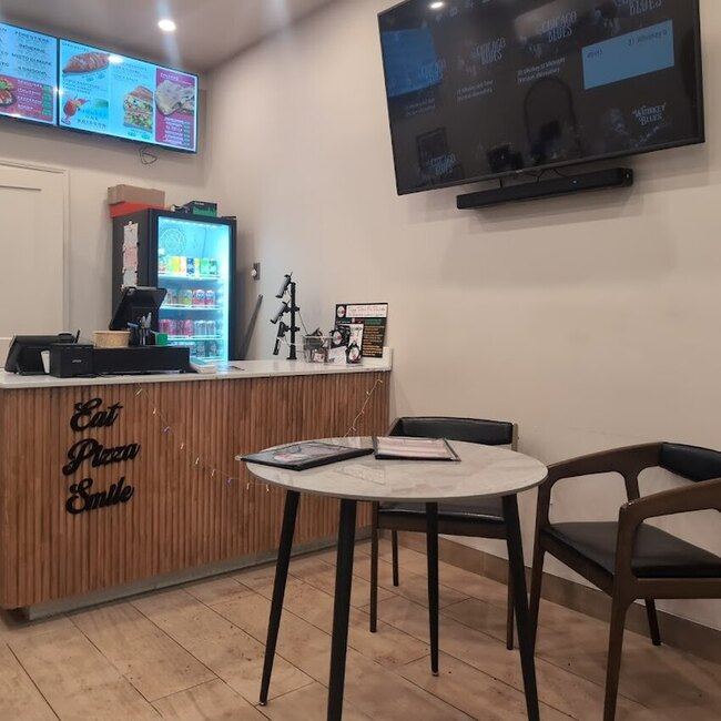 Pizza Tifosi - Restaurants près de: J4Y0B5