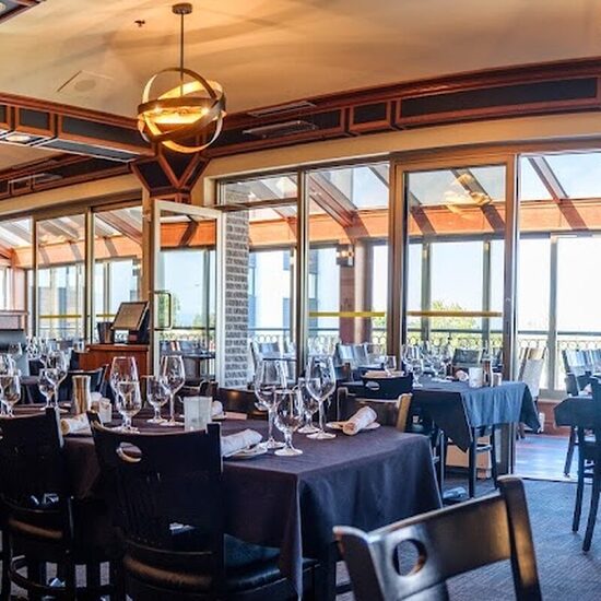 Le L&eacute;gendaire - Le Montagnais - Grill Restaurants in Chicoutimi