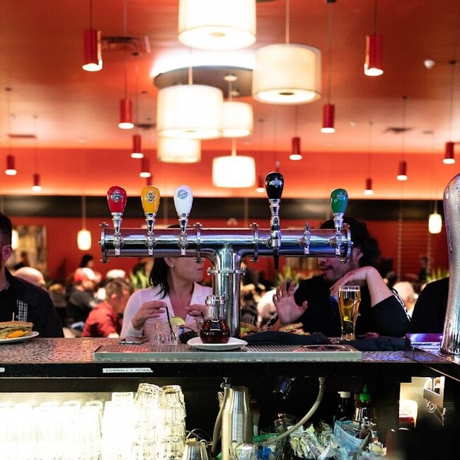 The Rail Coal Fire Bistro - Restaurants pr&egrave;s de: J6K2X9