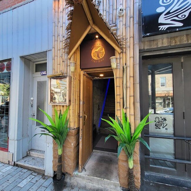 Snowbird Tiki Bar - Restaurants pr&egrave;s de: H2S2B6