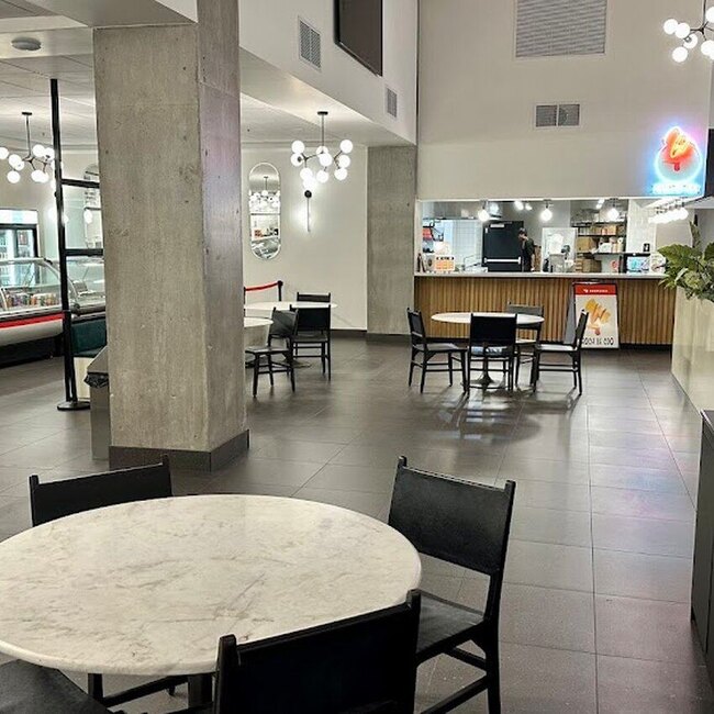 Roch le Coq - Restaurants Brunch pr&egrave;s de: H3L2B4