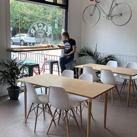 Racer Caf&eacute; Restaurant