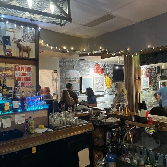 The pines Pub - Poutine, Bagels Restaurants in West Island
