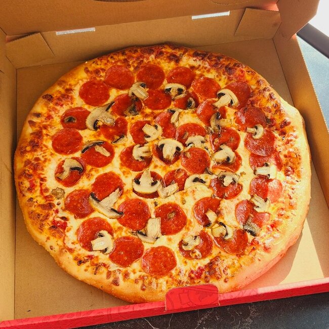 Pizza Salvator&eacute; - Ailes de poulet Ouverts maintenant Montr&eacute;al