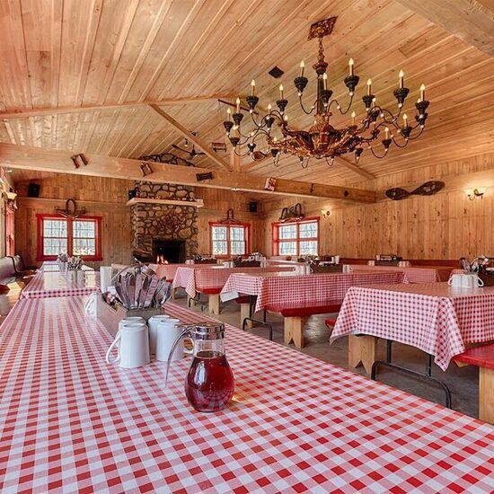 Cabane à sucre Handfield - Catering Restaurants in Saint-Marc-sur-Richelieu
