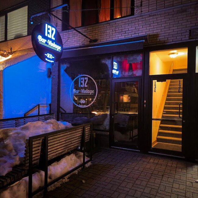 132 Bar Vintage - Restaurants près de: H3M1R2