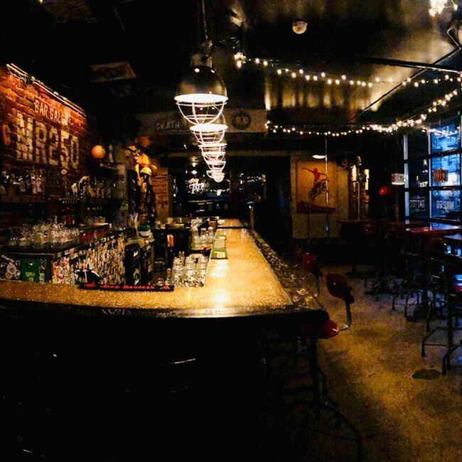 MR250 Bar Lounge - Montreal Theme / Unique Experience Open Tuesday Restaurants