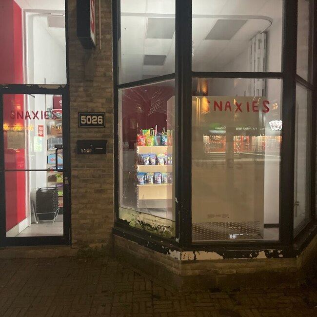 Snaxies - Restaurants Near: H2V4E8