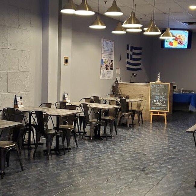 Caf&eacute; Players Resto Bar - Restaurants Caf&eacute;s, Th&eacute; pr&egrave;s de: H1E2X2