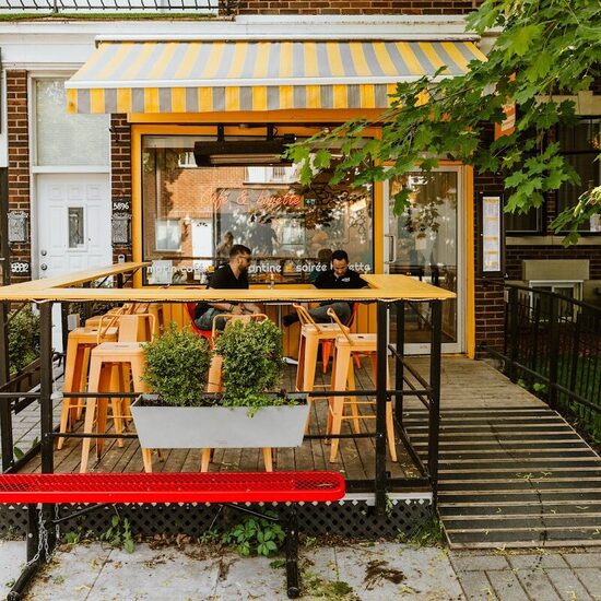 La Base Café Buvette - Restaurants Poutines de Verdun