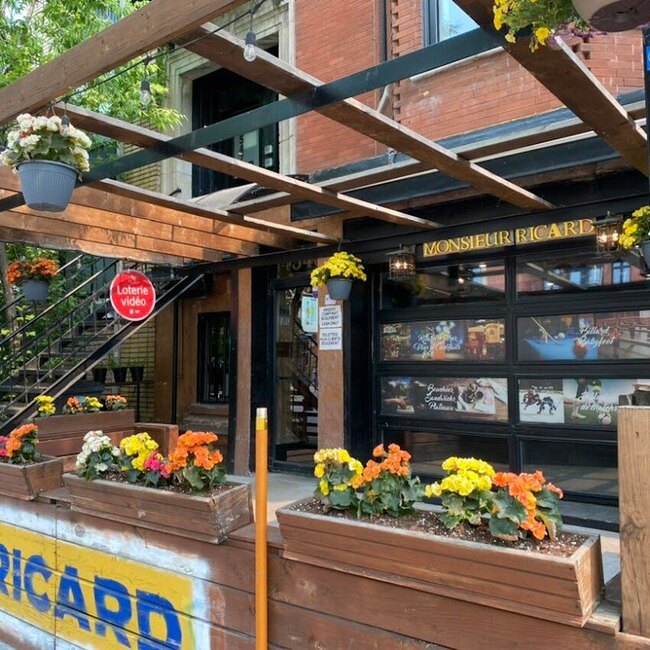 Monsieur Ricard - BBQ, Bagels, Bubble Tea, Poutine Restaurants Near: H2V4E8
