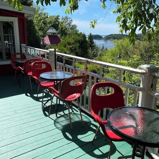 Le Mange Grenouille Restaurant/Auberge - Terrace Restaurants in South Shore (Quebec)
