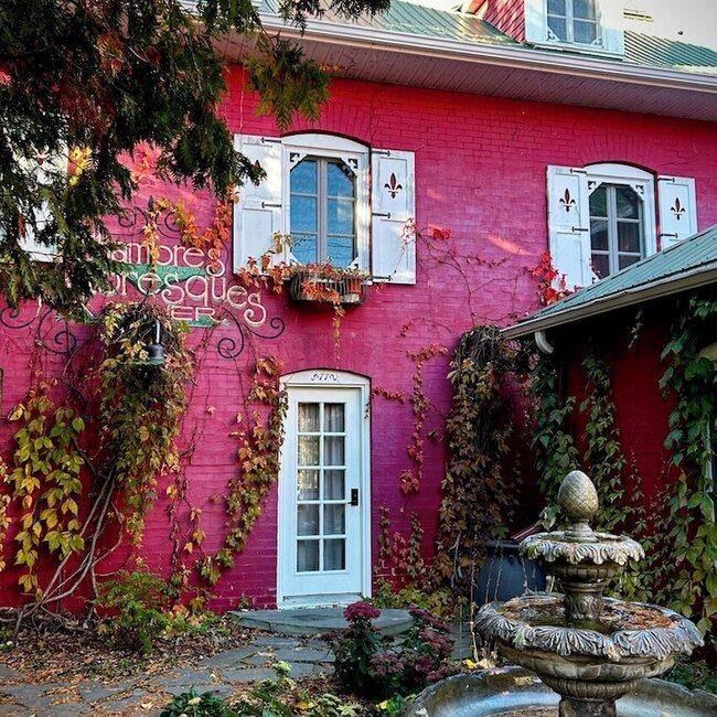Le Mange Grenouille Restaurant/Auberge - Hotel Restaurants in Quebec