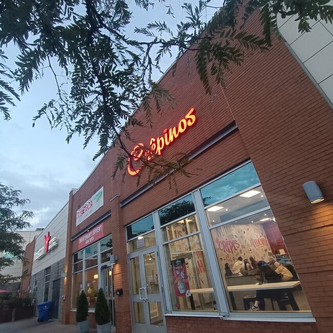 Cr&ecirc;pinos - Restaurants pr&egrave;s de: H7X3S9