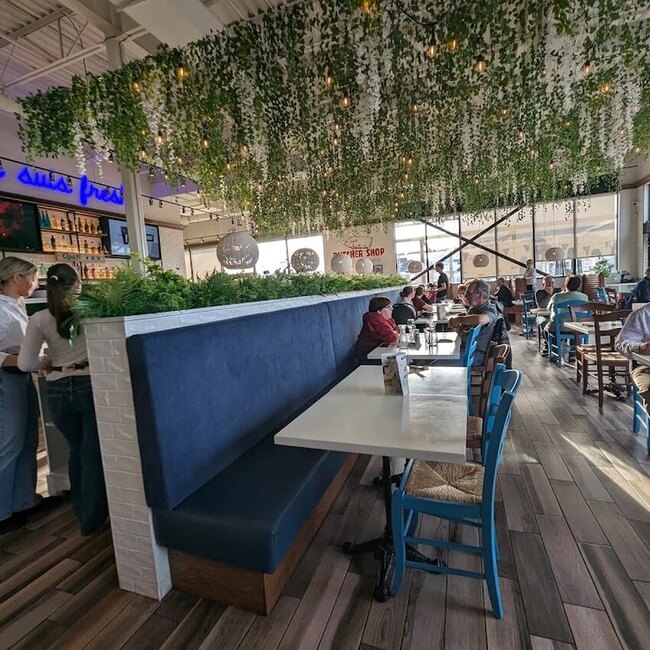 Souvlaki Bar - Terrebonne/Lachenaie Parking Available Restaurants