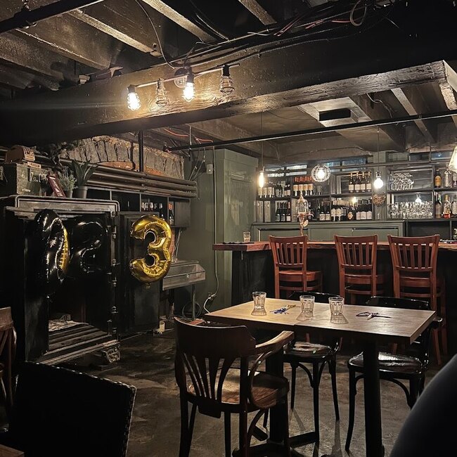 VANDALE - Charcuterie Restaurants in Old Montreal